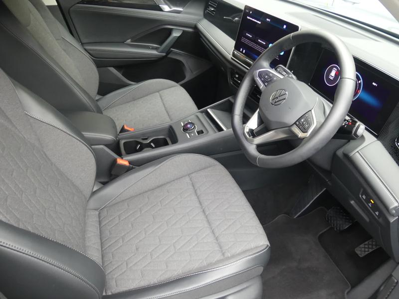 Volkswagen Tiguan Photo b36422ce-e7f7-4b17-b7b3-a2a448a65612.jpg