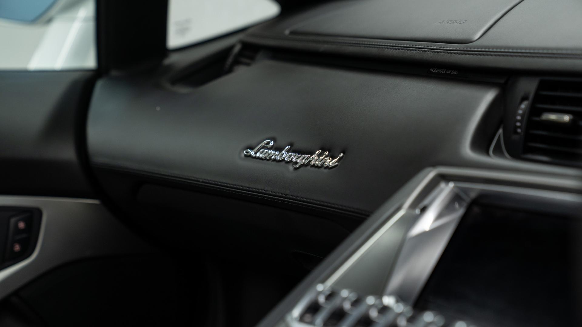 LAMBORGHINI Aventador Photo b364d308-17bf-4f9f-866e-51c4bb535b05.jpg