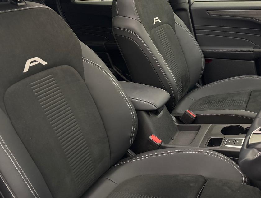 Ford Kuga Photo b366ec42-fc5a-412d-b0ce-494095d50c7e.jpg