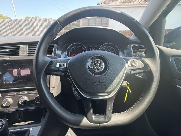 Volkswagen Golf Photo 11