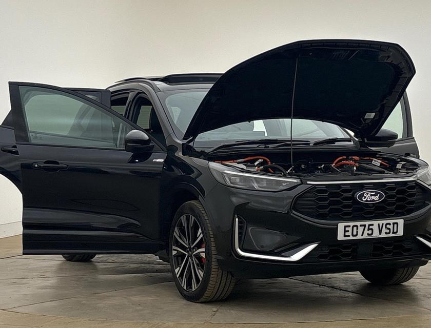 Ford Kuga Photo b373faea-a6b2-4b46-b6fa-38c7a691aab1.jpg