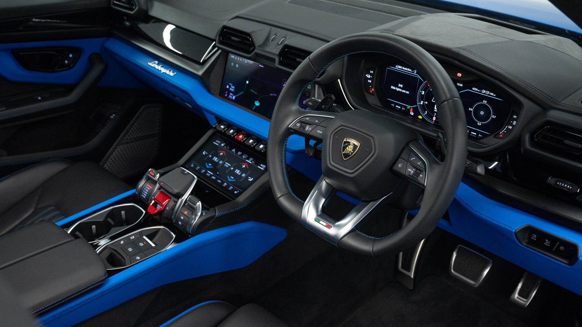 LAMBORGHINI Urus Photo b377c269-4a80-4fc0-9f4b-77947f5c6710.jpg