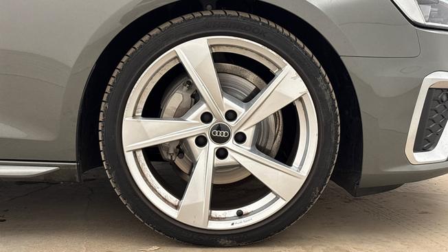 AUDI A4 Photo 5