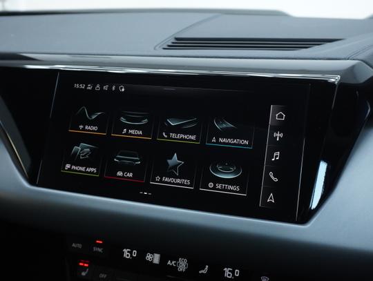 Audi e-tron GT Photo b388588e-98fa-45d7-a599-180a9e6321d6.jpg