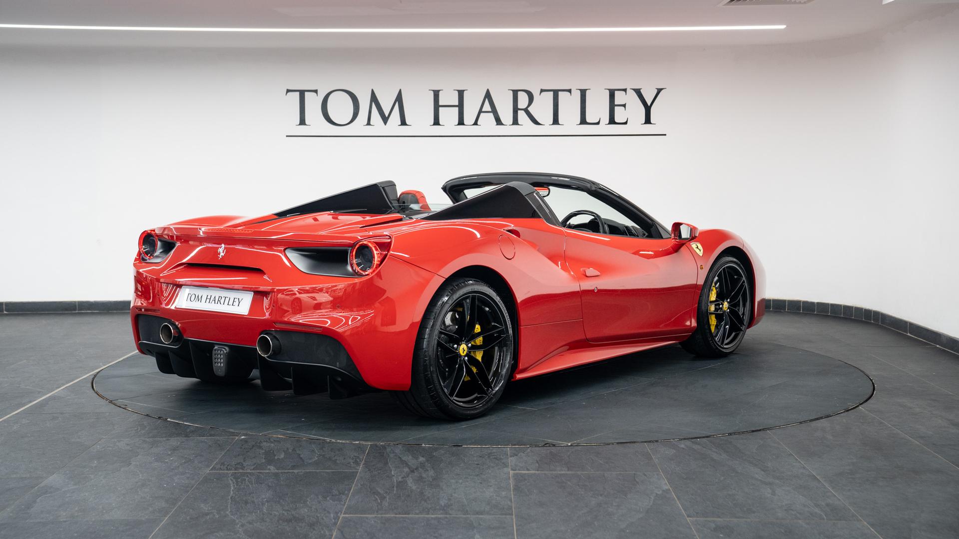 Ferrari 488 Photo b38b4b44-bebb-4ed2-a275-603b34024fb2.jpg