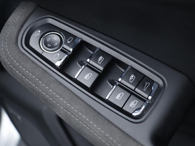 PORSCHE Macan Photo 19