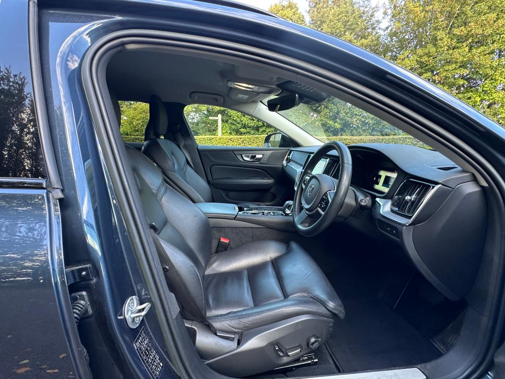 Used Volvo V60 CP72VMO 3