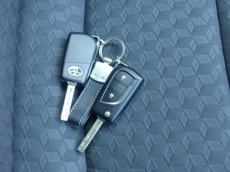 Toyota Yaris Photo b3bfe918-9bef-42f0-bc57-f4ca3e92cbf9.jpg