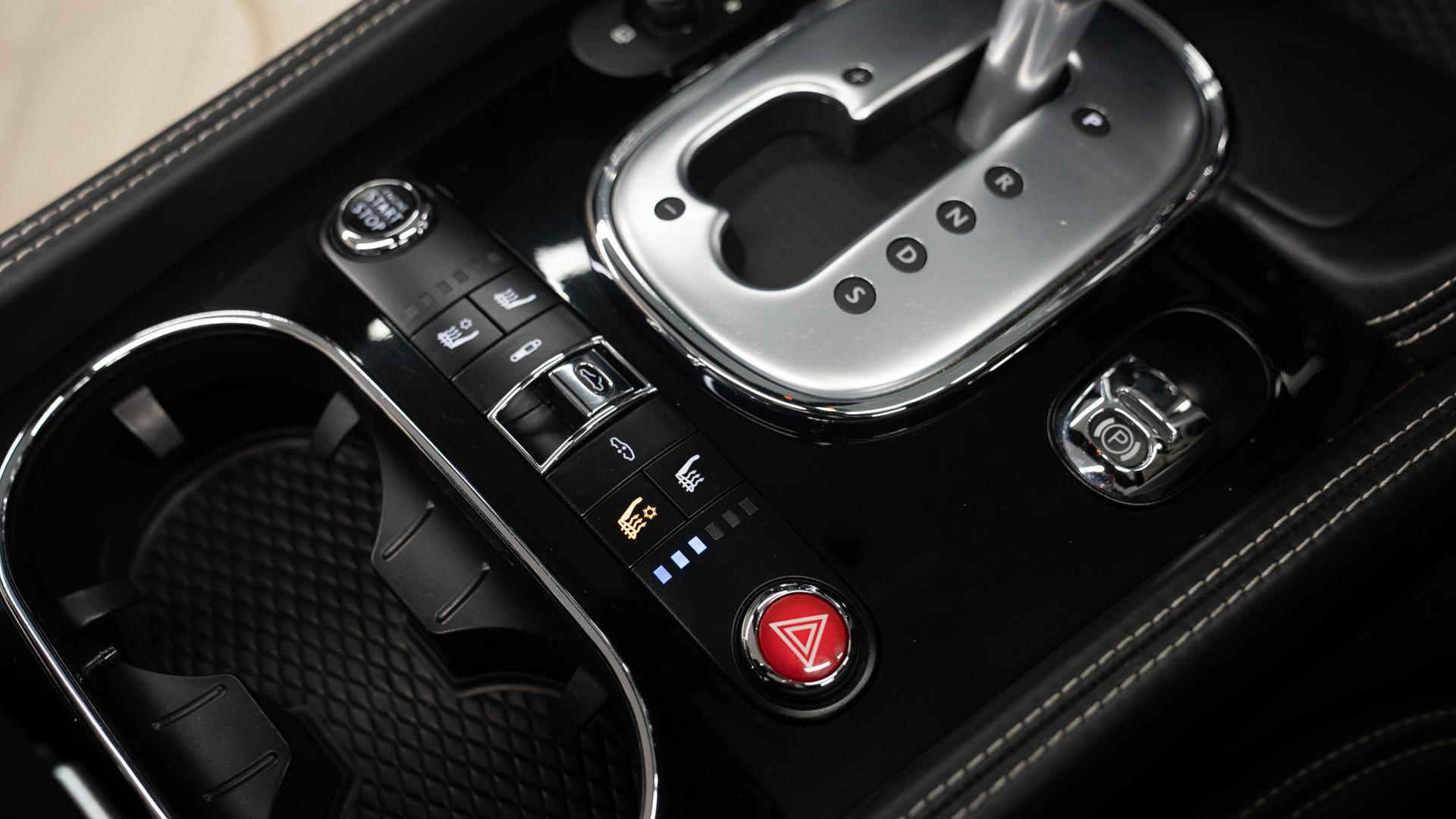 Bentley Continental GTC Photo b3d2428a-efca-4fd6-83bb-af92a040a809.jpg