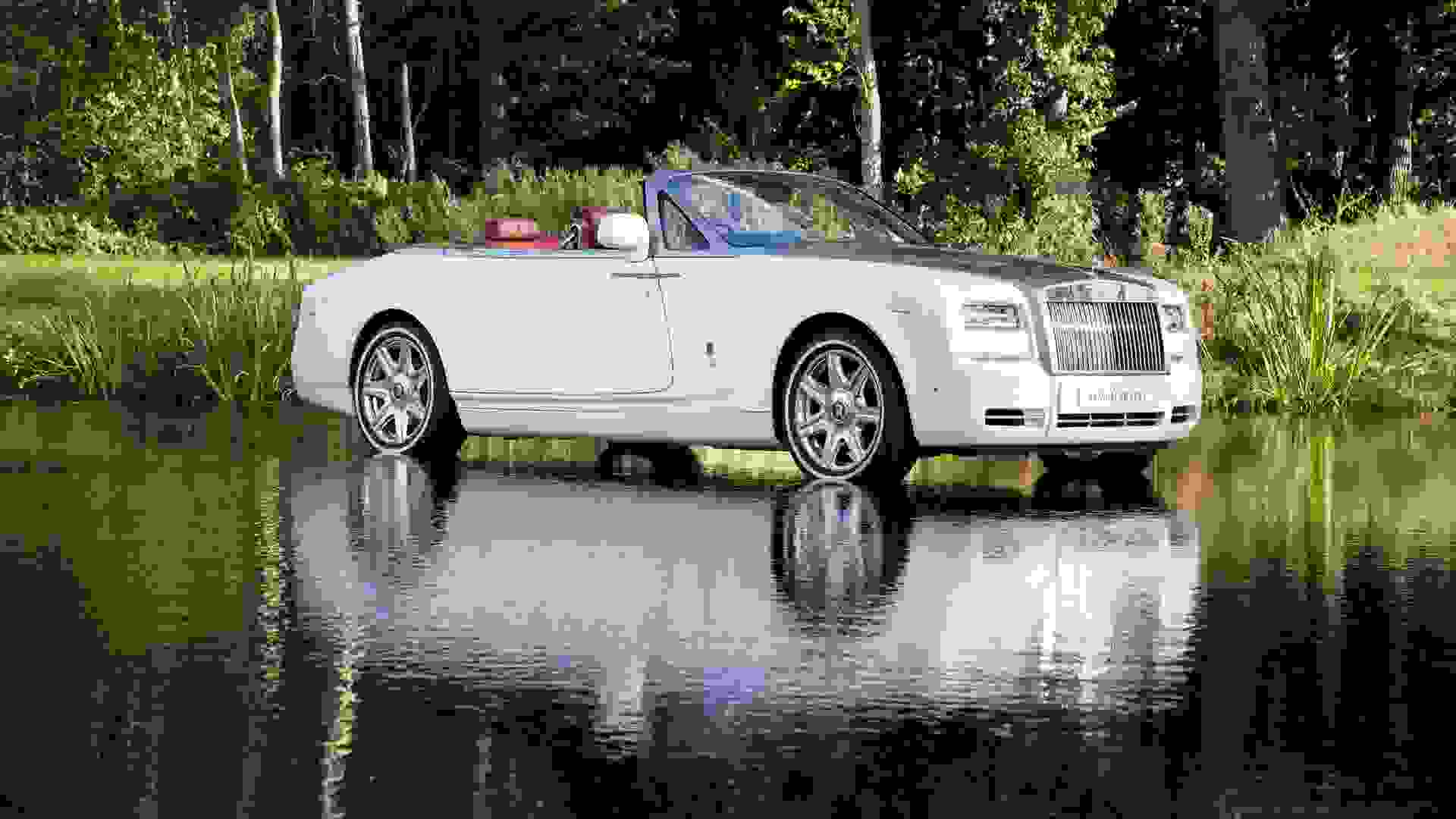 Rolls Royce Phantom Drophead Coupe Photo b3da8eee-0e45-453d-b04b-9d32c678268e.jpg