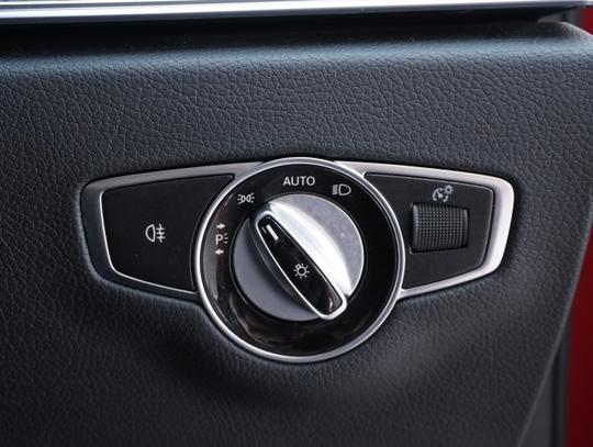 Mercedes-Benz E Class Photo b3e7b686-db83-447c-af1f-a0ffbd83889b.jpg