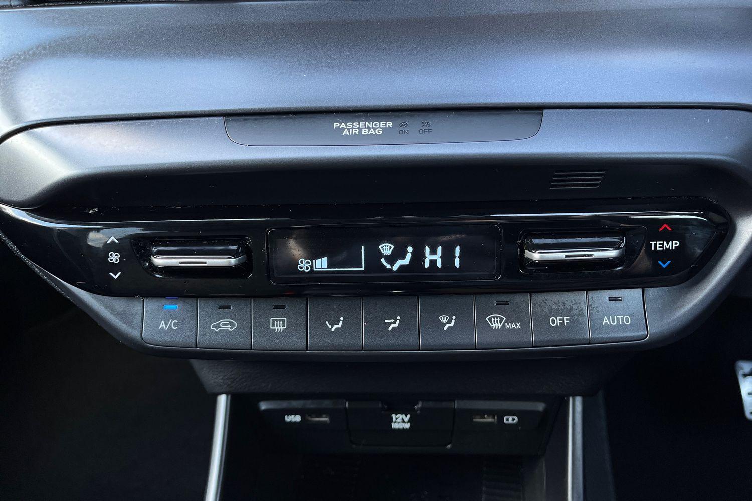 Hyundai BAYON Photo 30