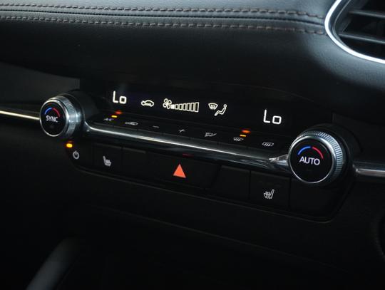 Mazda 3 Photo b3f02bc0-c0d8-46cc-885b-e5e387812c1f.jpg
