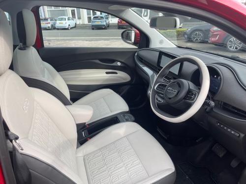 Fiat 500e Photo b3f6151f-9255-4e0f-a101-dd5f13a4fe1b.jpeg
