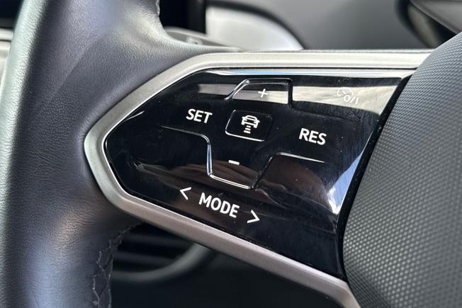 VOLKSWAGEN ID.4 Photo 16