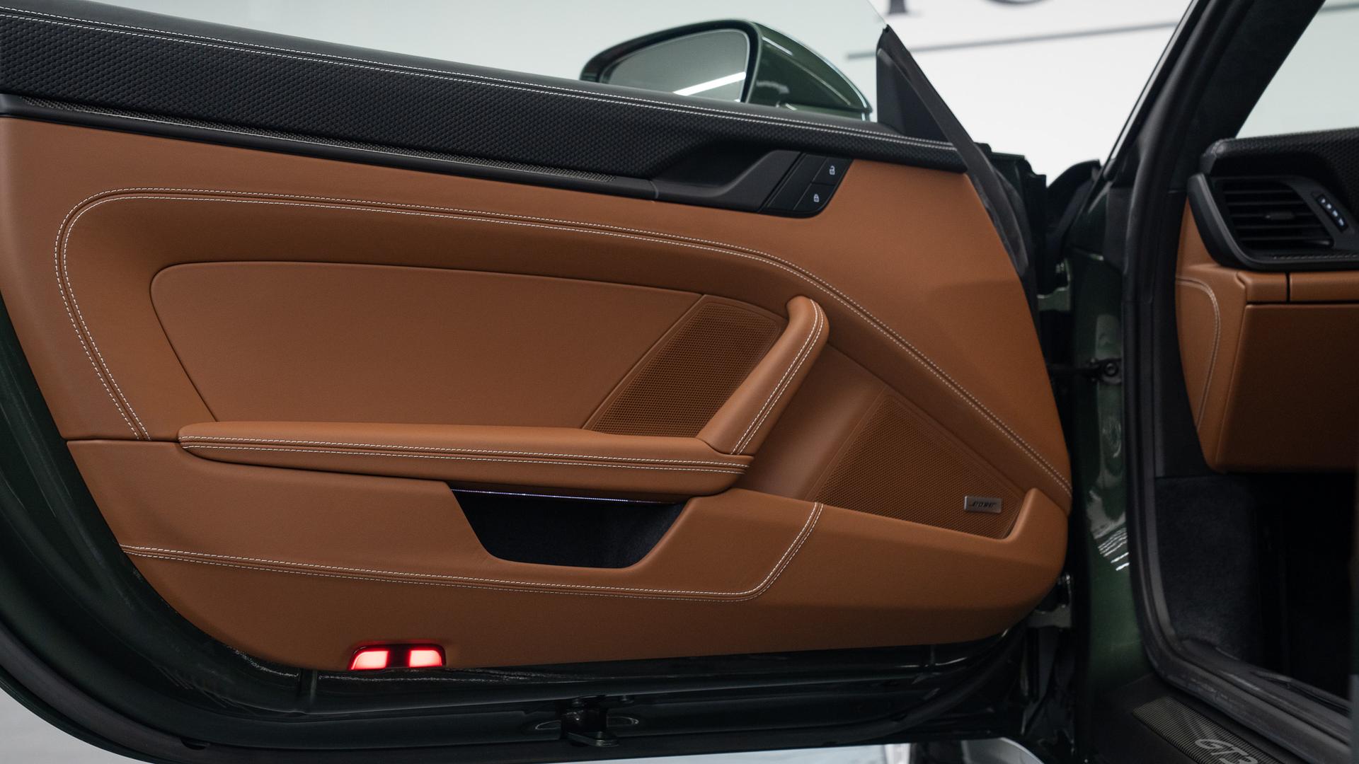 Porsche 911 Photo b3fde3d7-7291-40d7-94a4-9905fa27607f.jpg