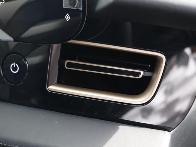 PORSCHE Taycan Photo 33