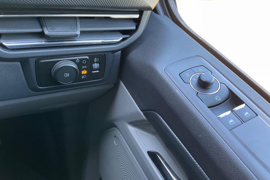 Ford TRANSIT CUSTOM Photo b40178de-d7c6-46b7-a0b4-02ee48608af0.jpg