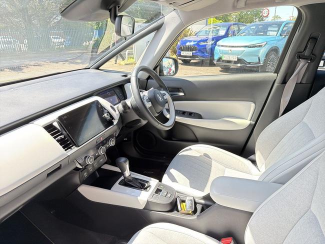 Honda Jazz Photo b404d792-7ace-451b-bb6e-ca5083572c01.jpg