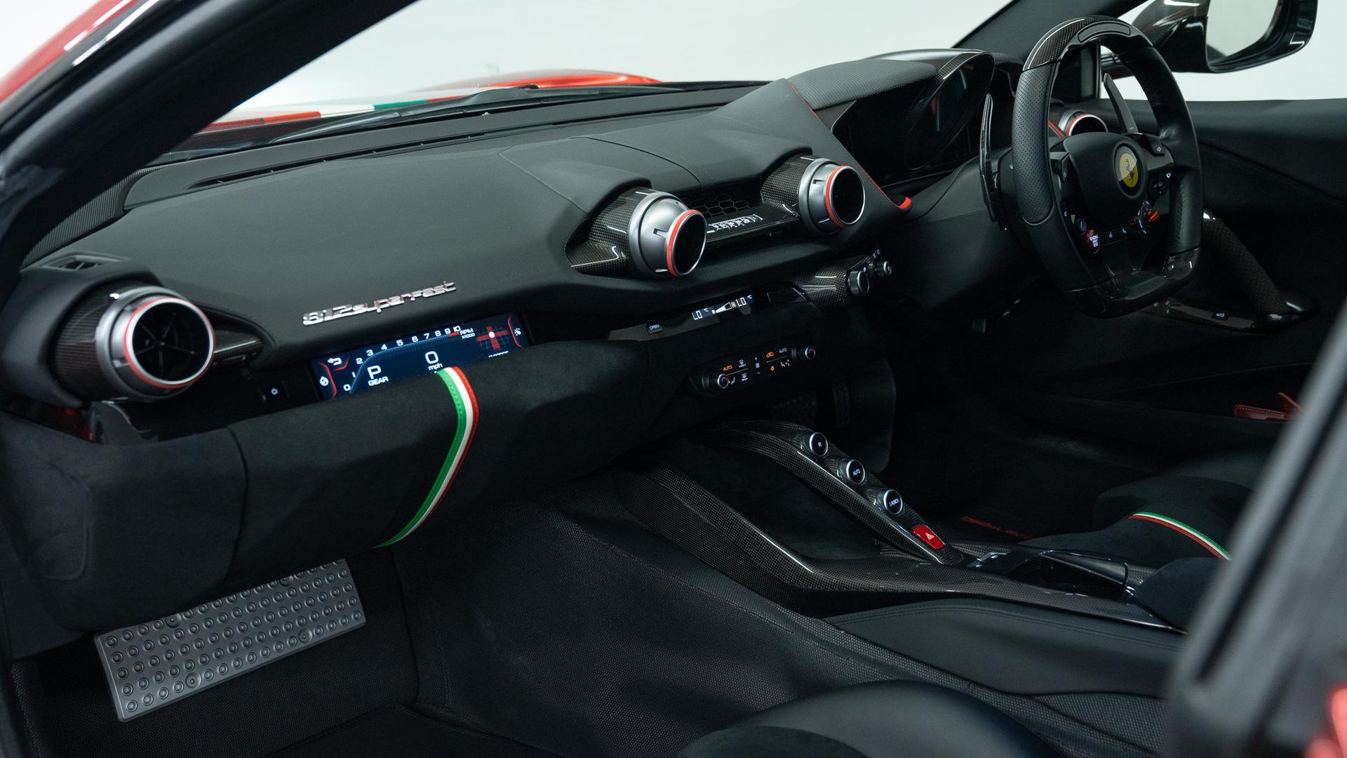 Ferrari 812 Superfast Photo b408124a-b6f9-470a-9e52-326342afb446.jpg