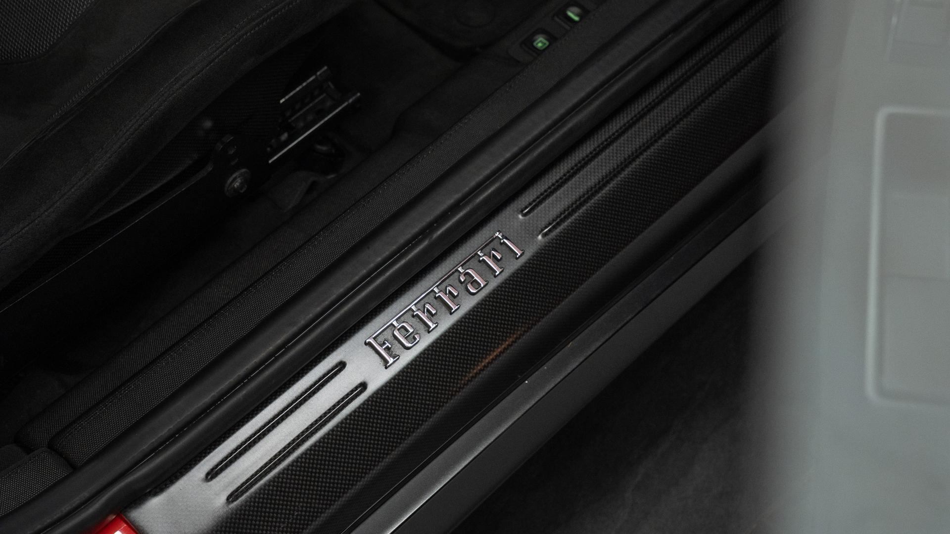 Ferrari 599 GTB Photo b4165053-7d24-41ef-963b-dcad5a5c6650.jpg