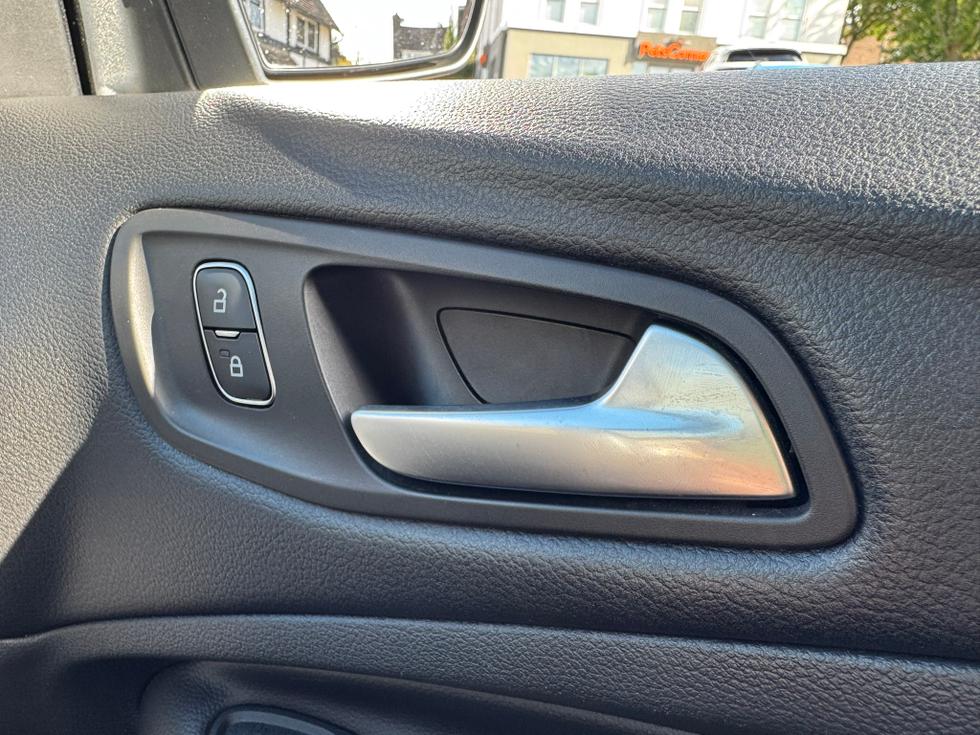 Ford Kuga Photo b41be674-ae1b-4ca6-9aa6-6cb5a4d365bd.JPEG