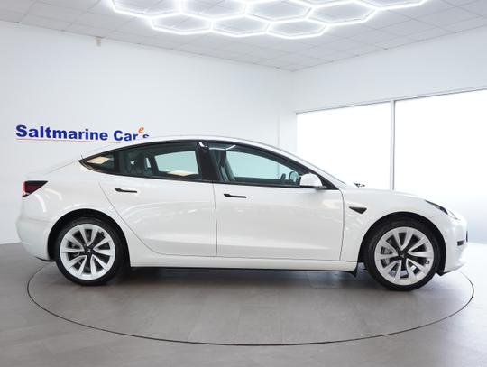 TESLA Model 3 Photo b424b0ec-805b-4fb3-8c3e-5933bf189c0e.jpg