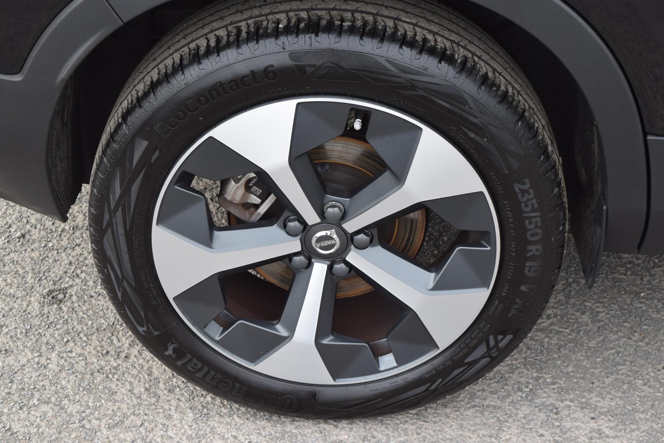 2026 VOLVO XC40 2.0 B4P Plus Dark 5dr Auto - vehicle photo 33 for sale on PureCar