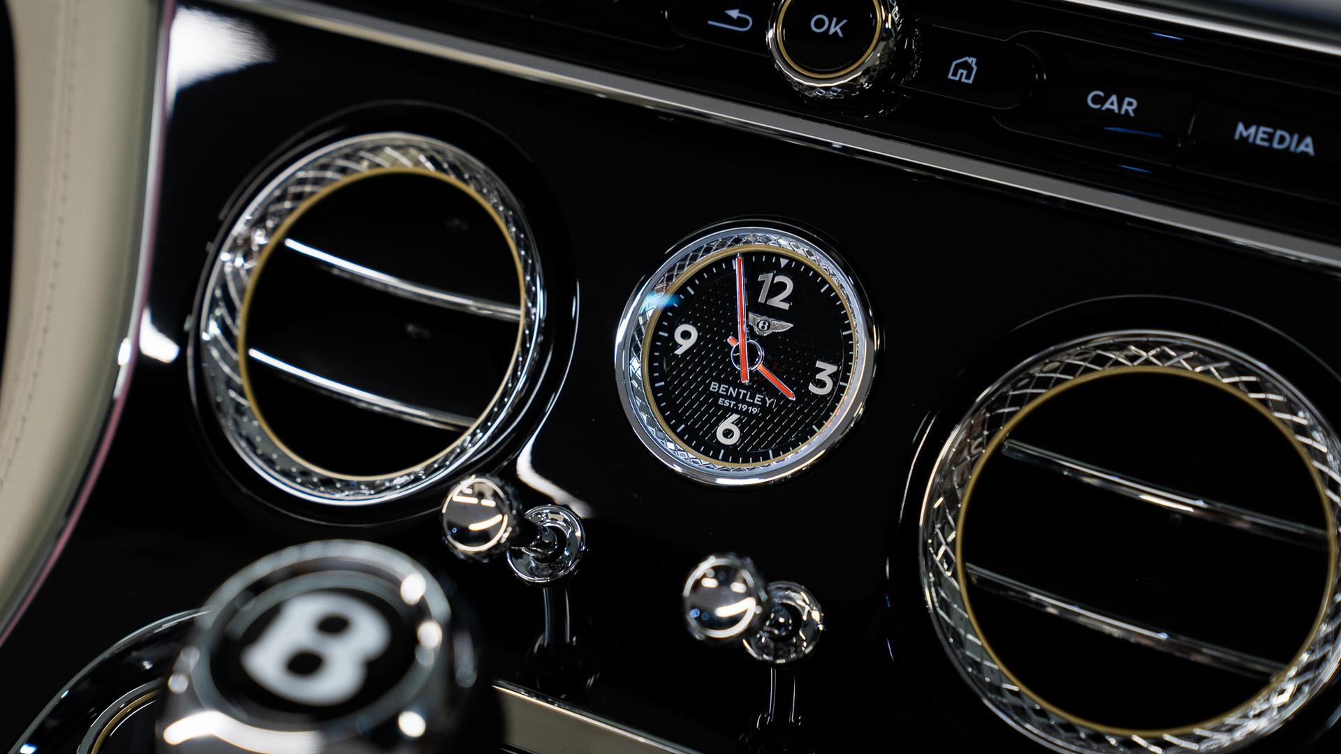 Bentley Continental Photo b4374d0f-5a92-4d75-ad2c-dce4af929857.jpg