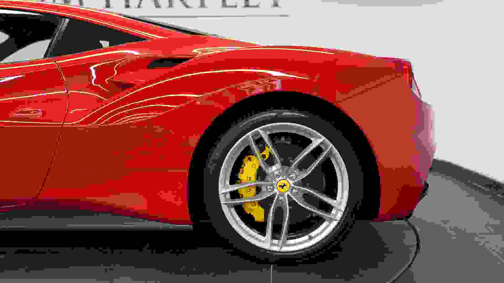 Ferrari 488 Photo b43f3704-6989-4dc7-9e6d-539267e1c26a.jpg