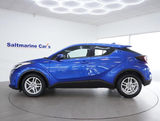 Toyota C-HR Photo b4472960-bd7b-47ac-8965-e1936a2a2fc9.jpg