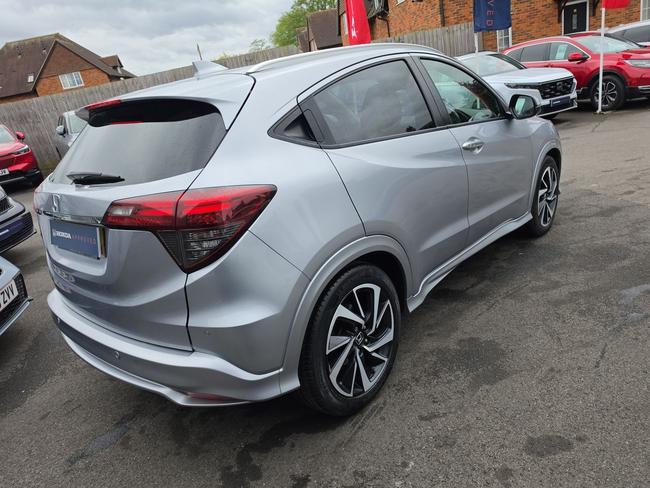 Honda HR-V Photo b44adf51-f7c6-4706-a16d-1073d7bab365.jpg