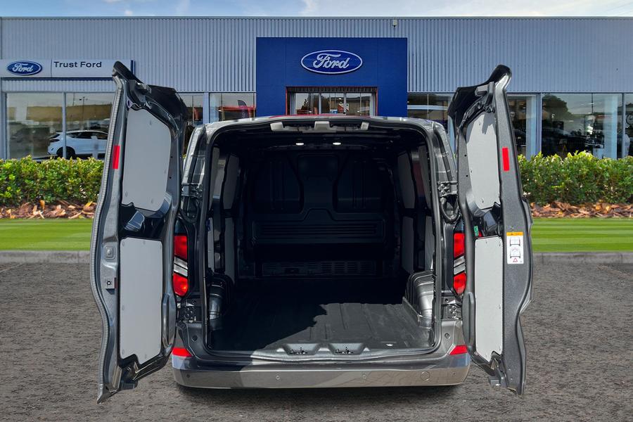 Ford TRANSIT CUSTOM Photo b44fce8b-8280-4588-a271-b8911f24fca1.jpg