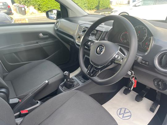 Volkswagen up! Photo b45b52ea-9efc-46d1-aca4-669f3dedc641.jpg