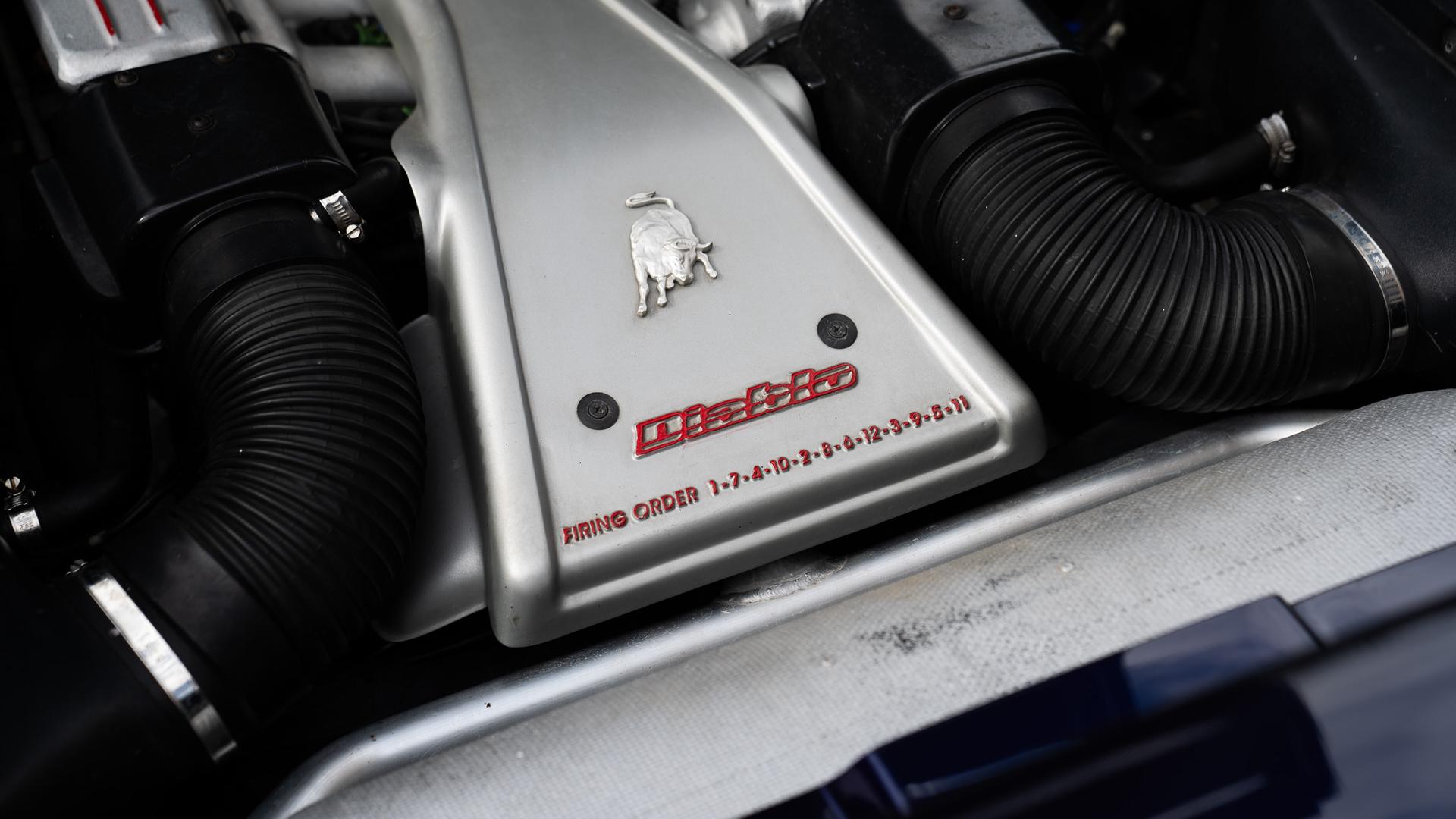 LAMBORGHINI Diablo Photo b46bb058-3161-44d8-883d-6a8c0c11a586.jpg