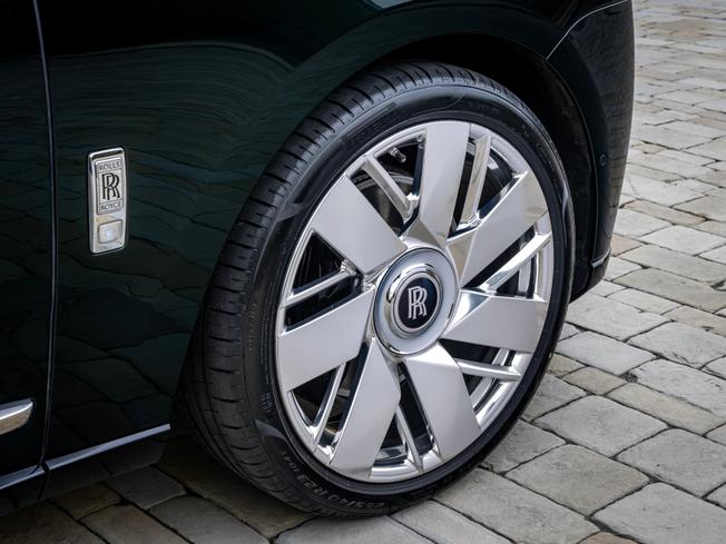ROLLS-ROYCE Cullinan Series II Photo 24
