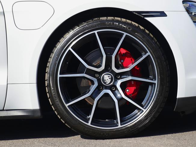 PORSCHE Taycan Photo 14