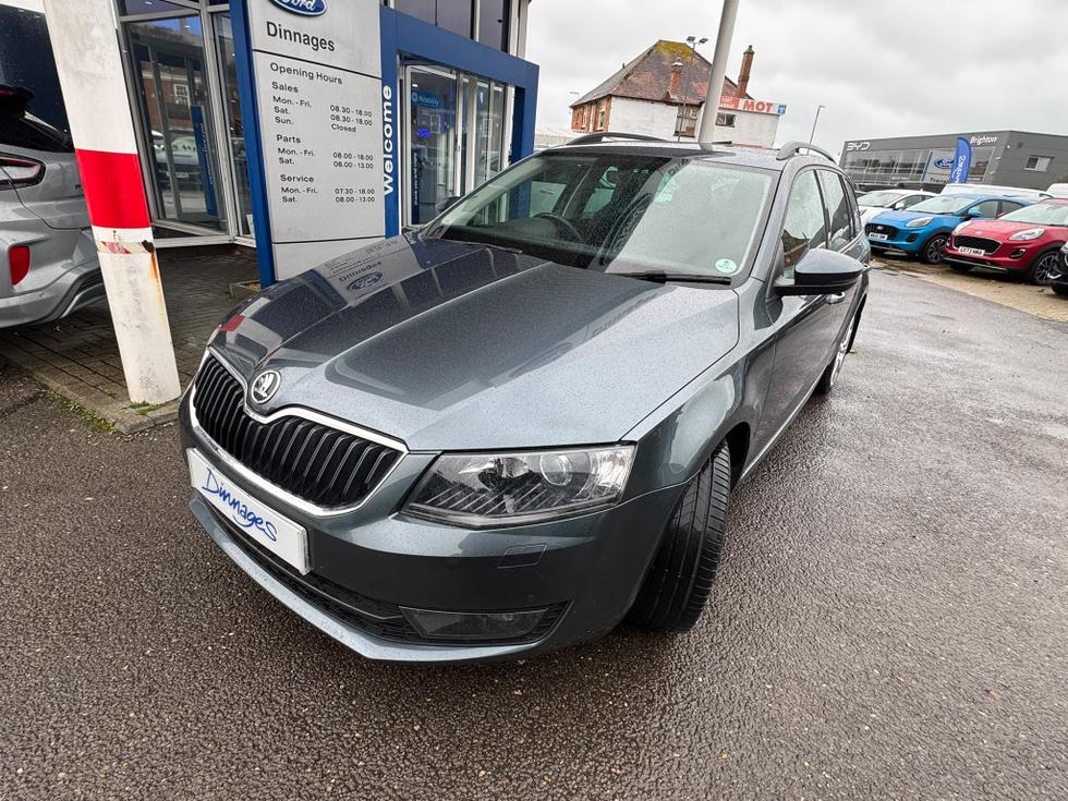 Skoda Octavia Photo b4932359-b87a-4da0-9904-623a61ef6304.jpeg