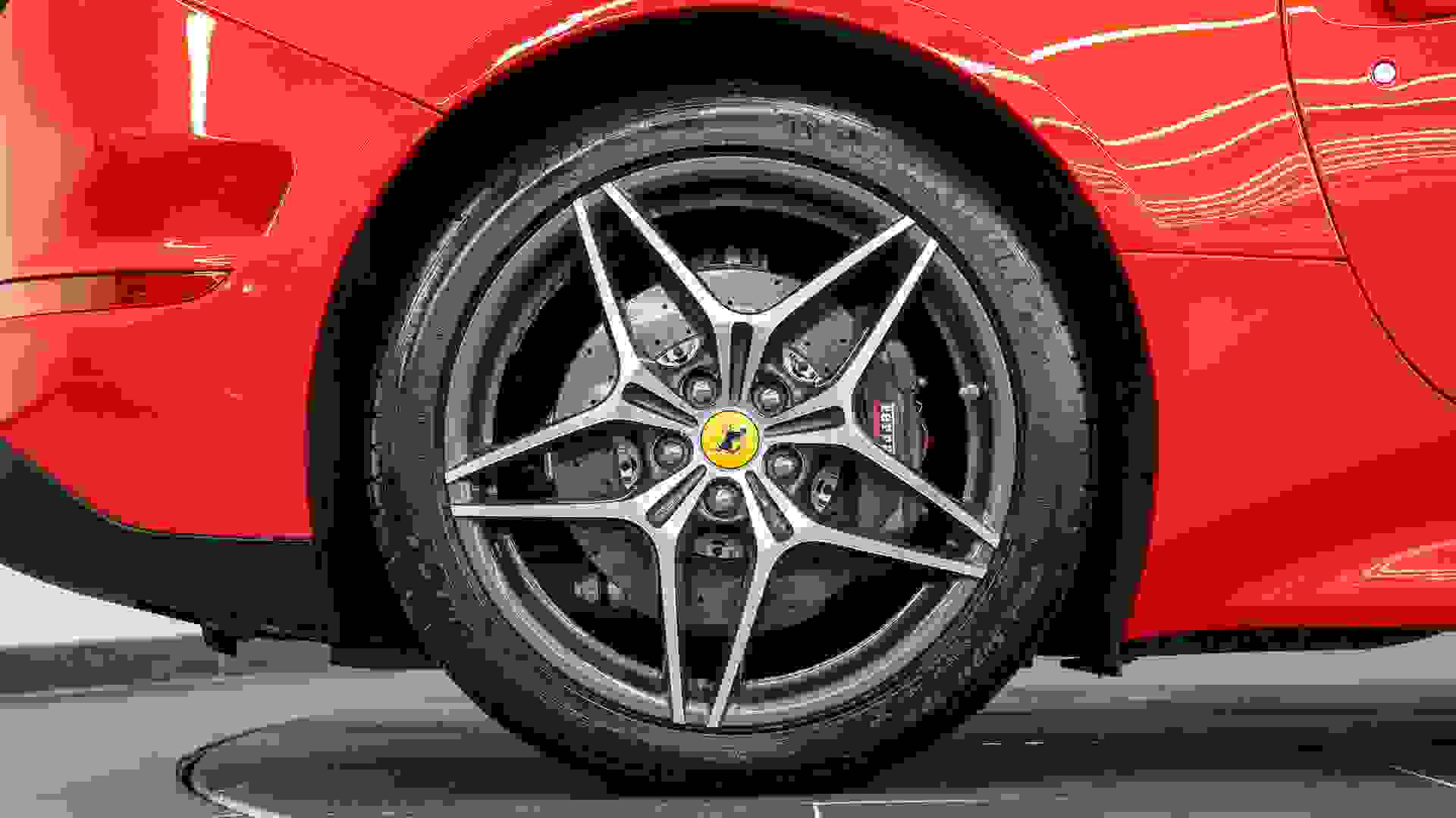 Ferrari California Photo b4a454c9-c2bc-403f-a401-d65930f58a6e.jpg