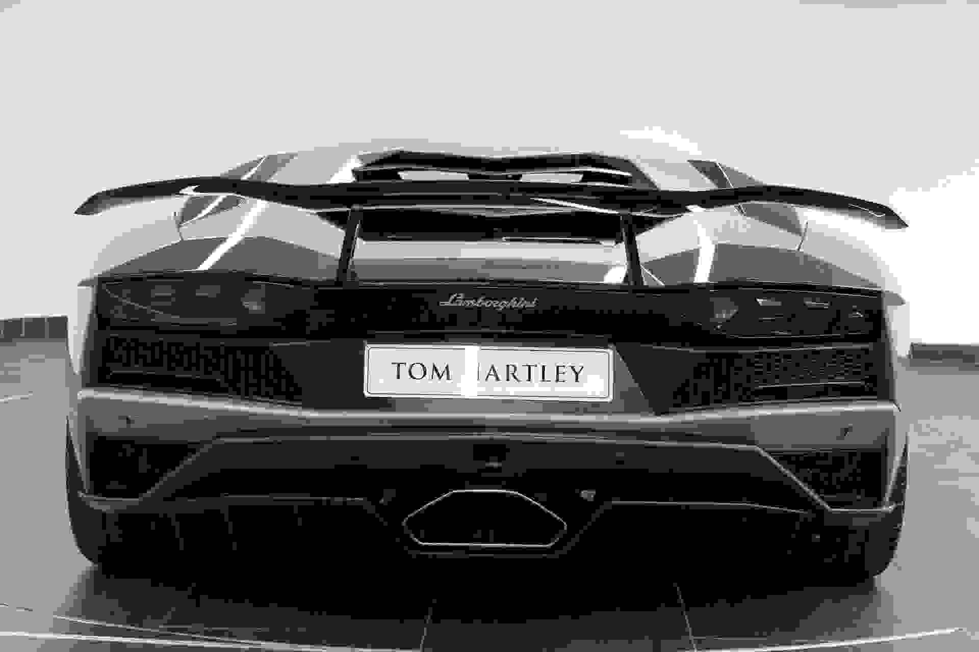 Lamborghini AVENTADOR S Photo b4b4d289-d695-457a-afb1-cba3343b6bc9.jpg