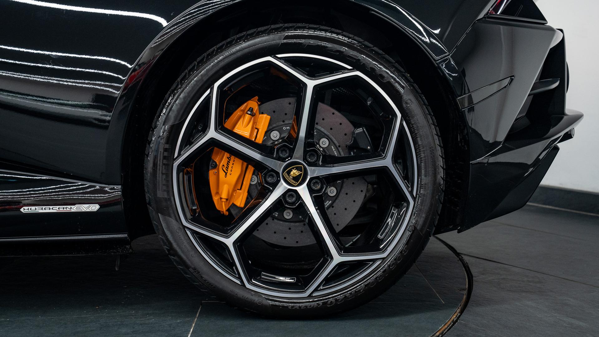 LAMBORGHINI Huracan Photo b4ba9aaf-f84e-49e6-b9db-a8cc7aa1fb7d.jpg