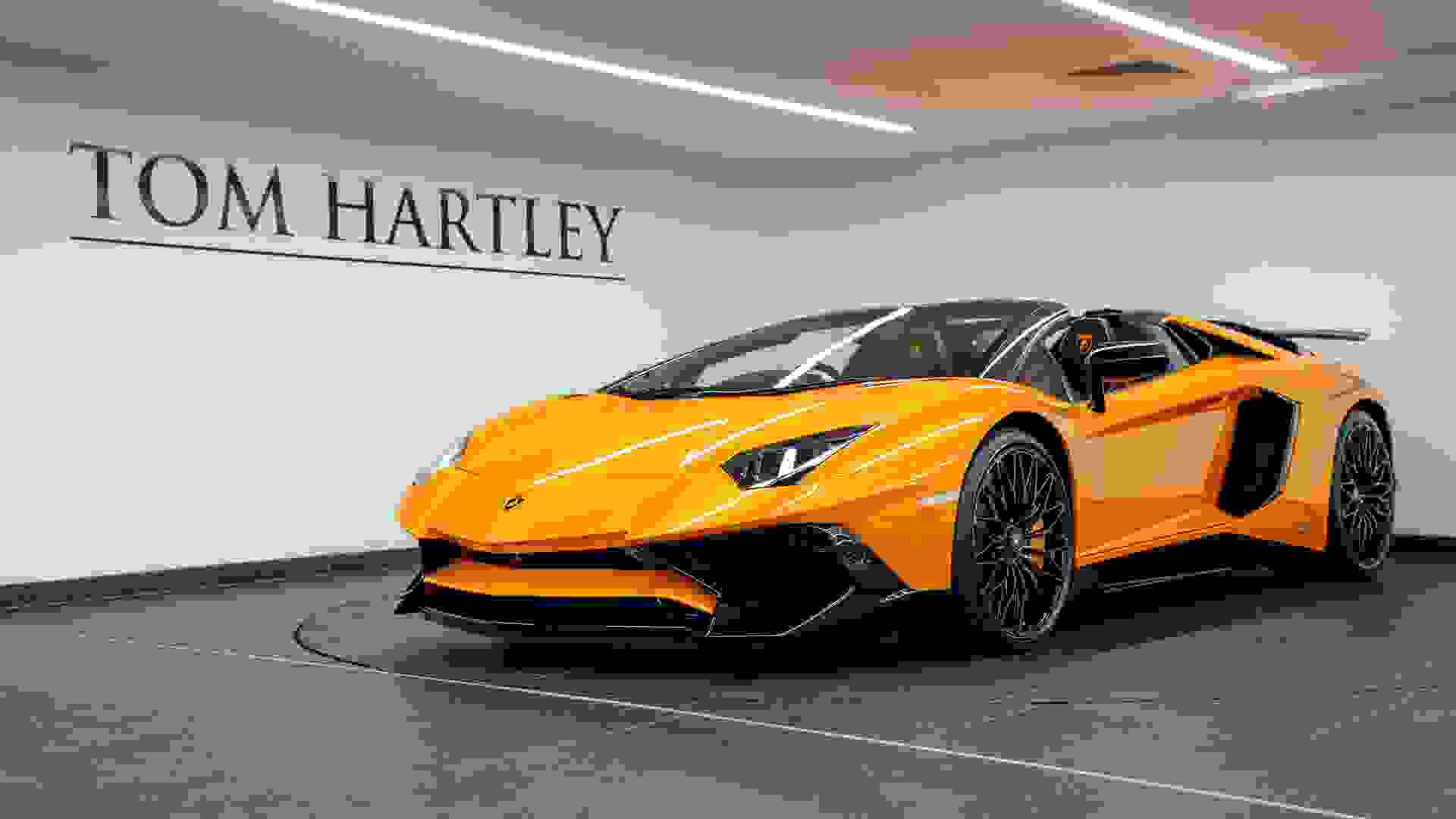 Lamborghini AVENTADOR SV Photo b4bf4675-297d-49c6-8ff5-be70c95d54ba.jpg