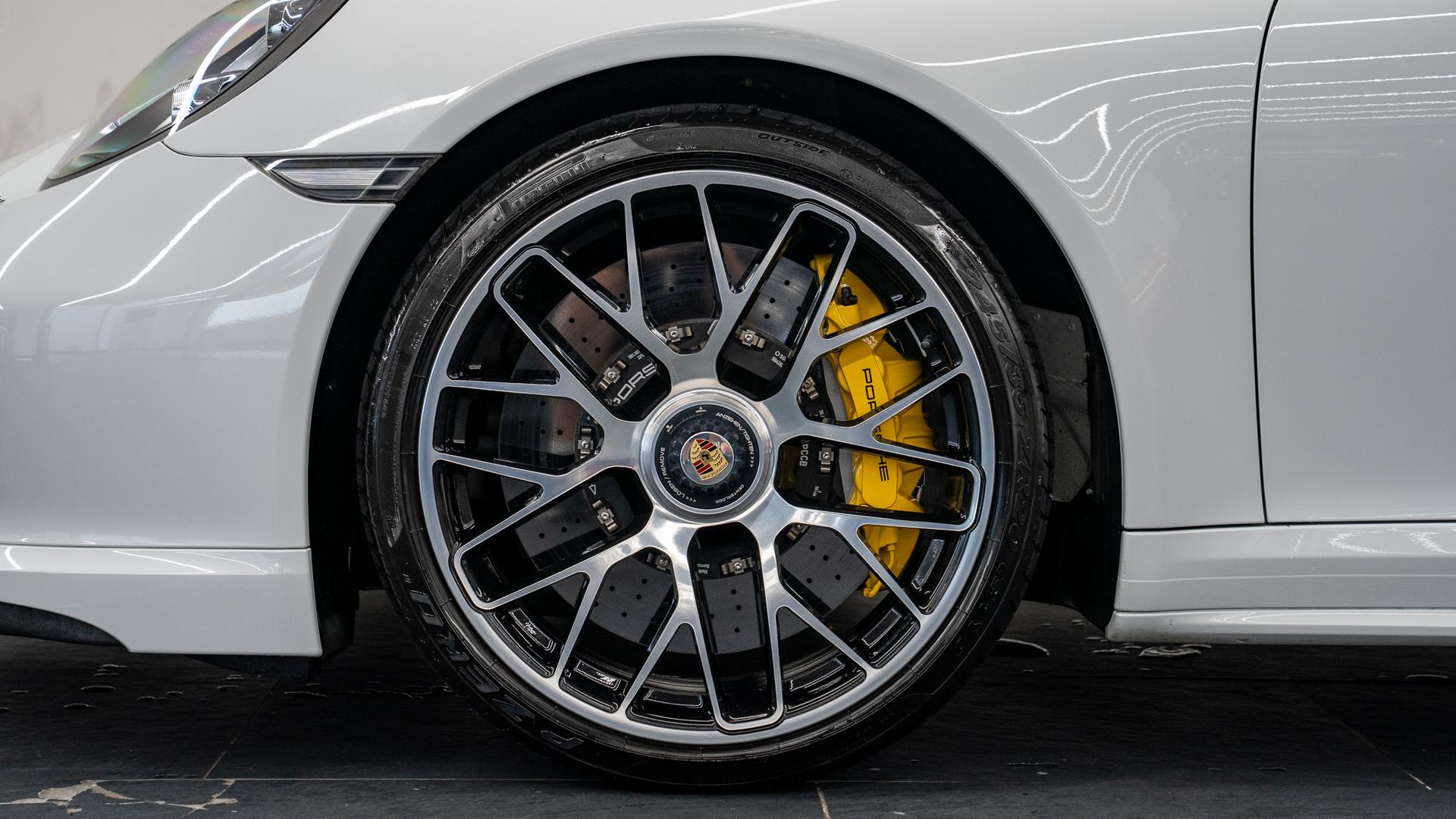 Porsche 911 Photo b4cdf674-d754-4380-b4c5-5b8da1785c54.jpg