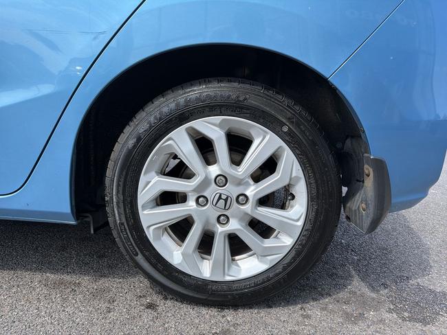 Honda Jazz Photo b4cfa983-5340-4aec-9839-115d59eea652.jpg
