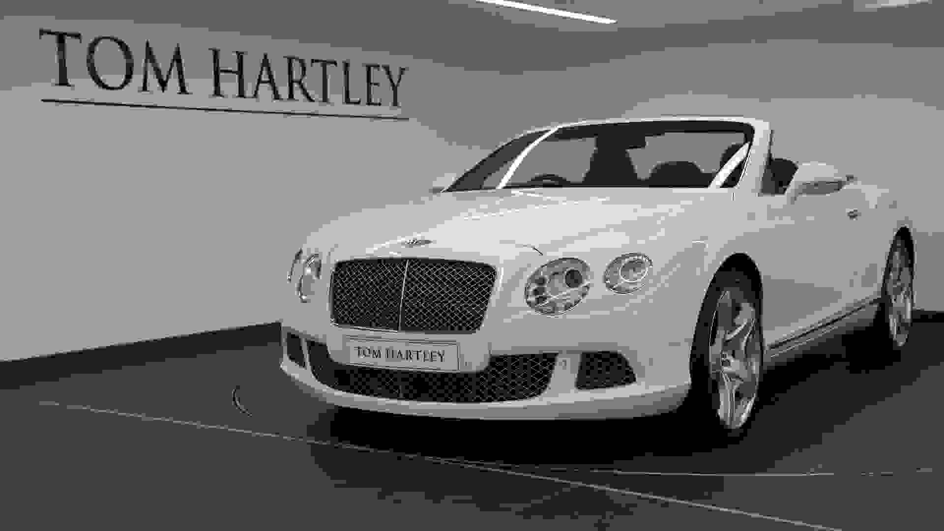 Bentley Continental Photo b4d41bfd-6414-43e6-86fe-aea47789087c.jpg