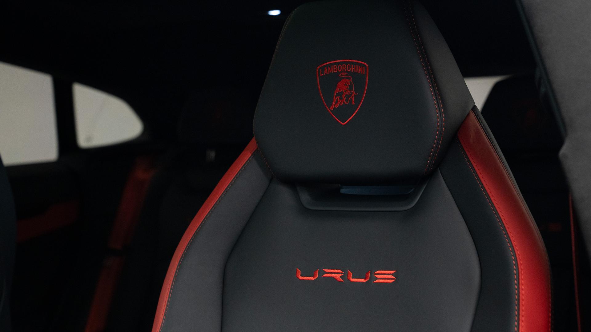 LAMBORGHINI Urus Photo b4ea0640-70b3-4945-be4d-d435a4d1e1f7.jpg