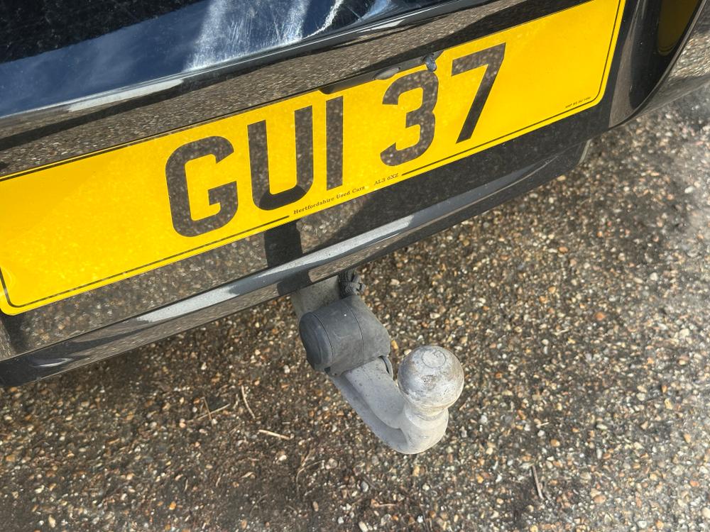 Used Land Rover Defender 90 GUI37 17
