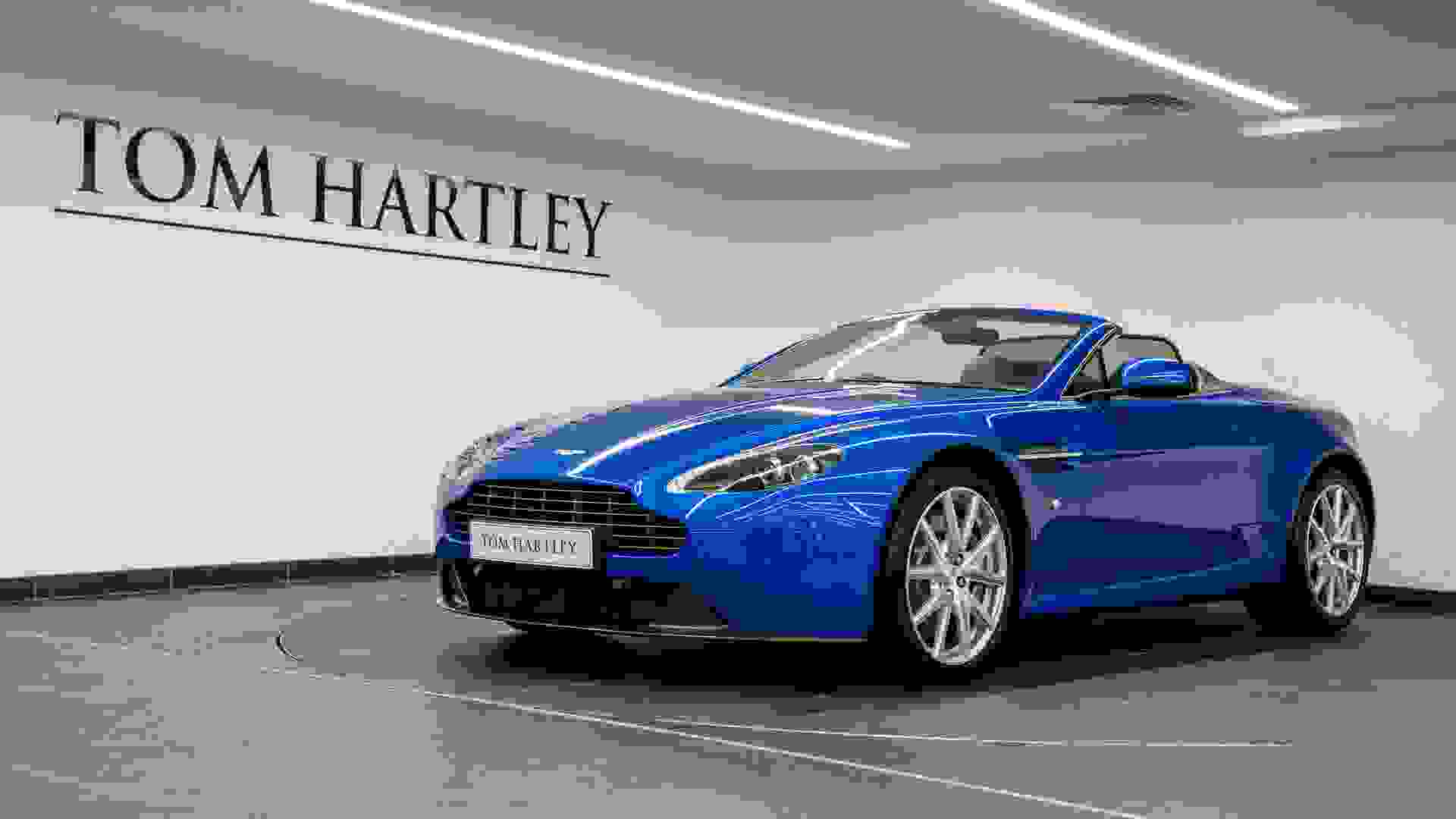 Aston Martin V8 Vantage Photo b51b15b2-76d1-42ab-9a57-5d9845483e02.jpg