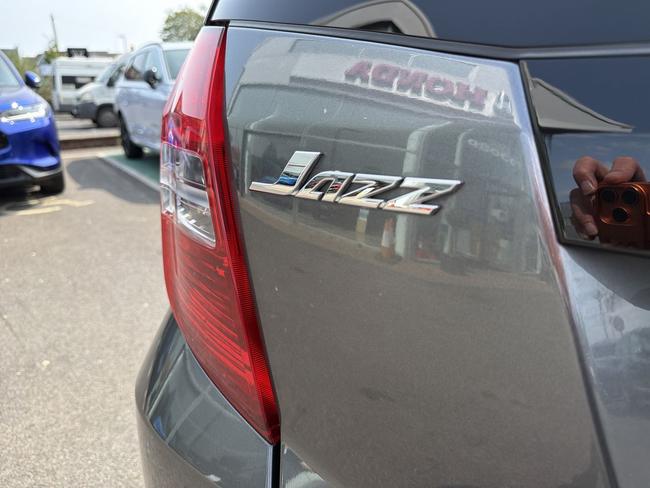 Honda Jazz Photo b526183d-2453-47d9-8f7e-fd43fedc63b0.jpg