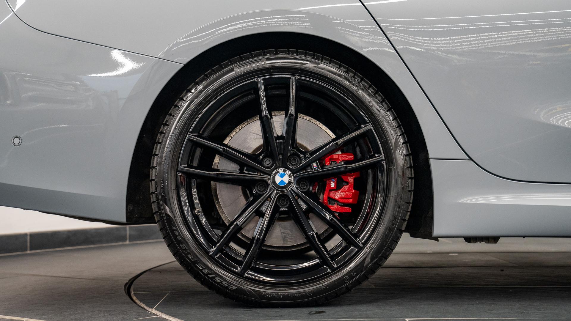 BMW 330i Touring Photo b5283316-bd72-4112-b697-724a1fdf18c1.jpg